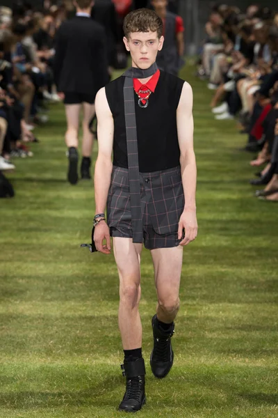 Look 44